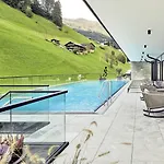 Tirolerhof 4 Sterne Superior Отель 4*