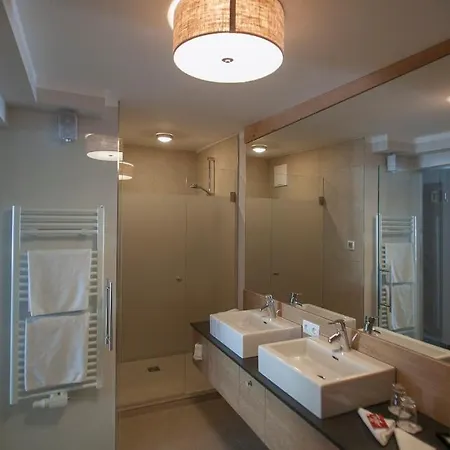 Tirolerhof 4 Sterne Superior 图克斯