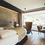 Tirolerhof 4 Sterne Superior فندق